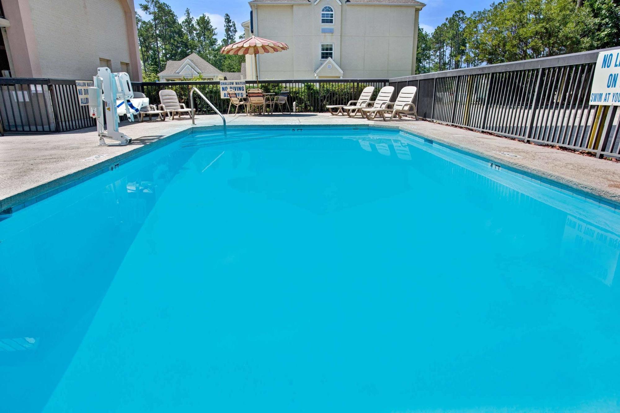 Days Inn By Wyndham Walterboro Extérieur photo