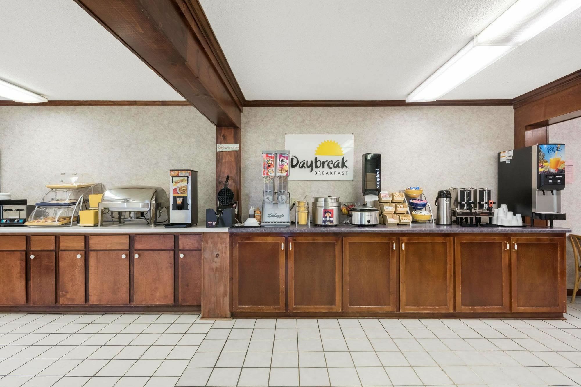 Days Inn By Wyndham Walterboro Extérieur photo